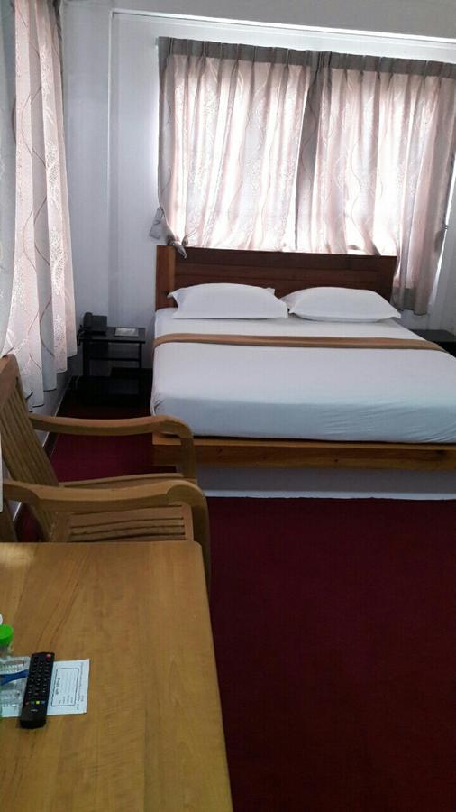 Venus Star Hotel Янгон Екстериор снимка