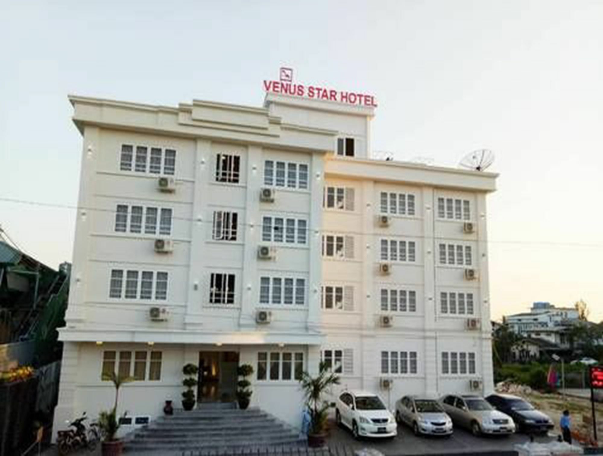 Venus Star Hotel Янгон Екстериор снимка